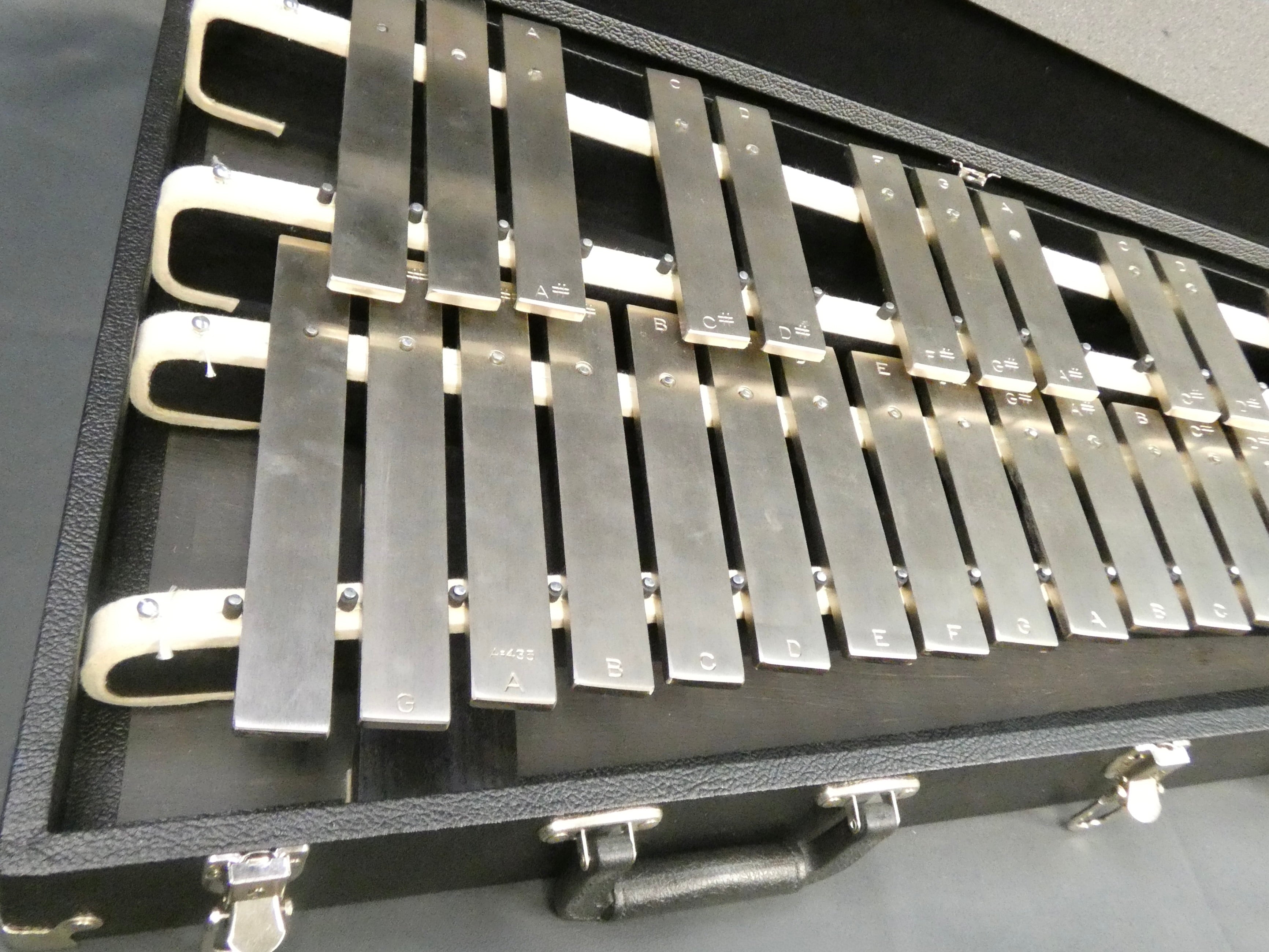 Deagan Glockenspiel Orchestral Bells - 2.75 Octave with Transposing Bars