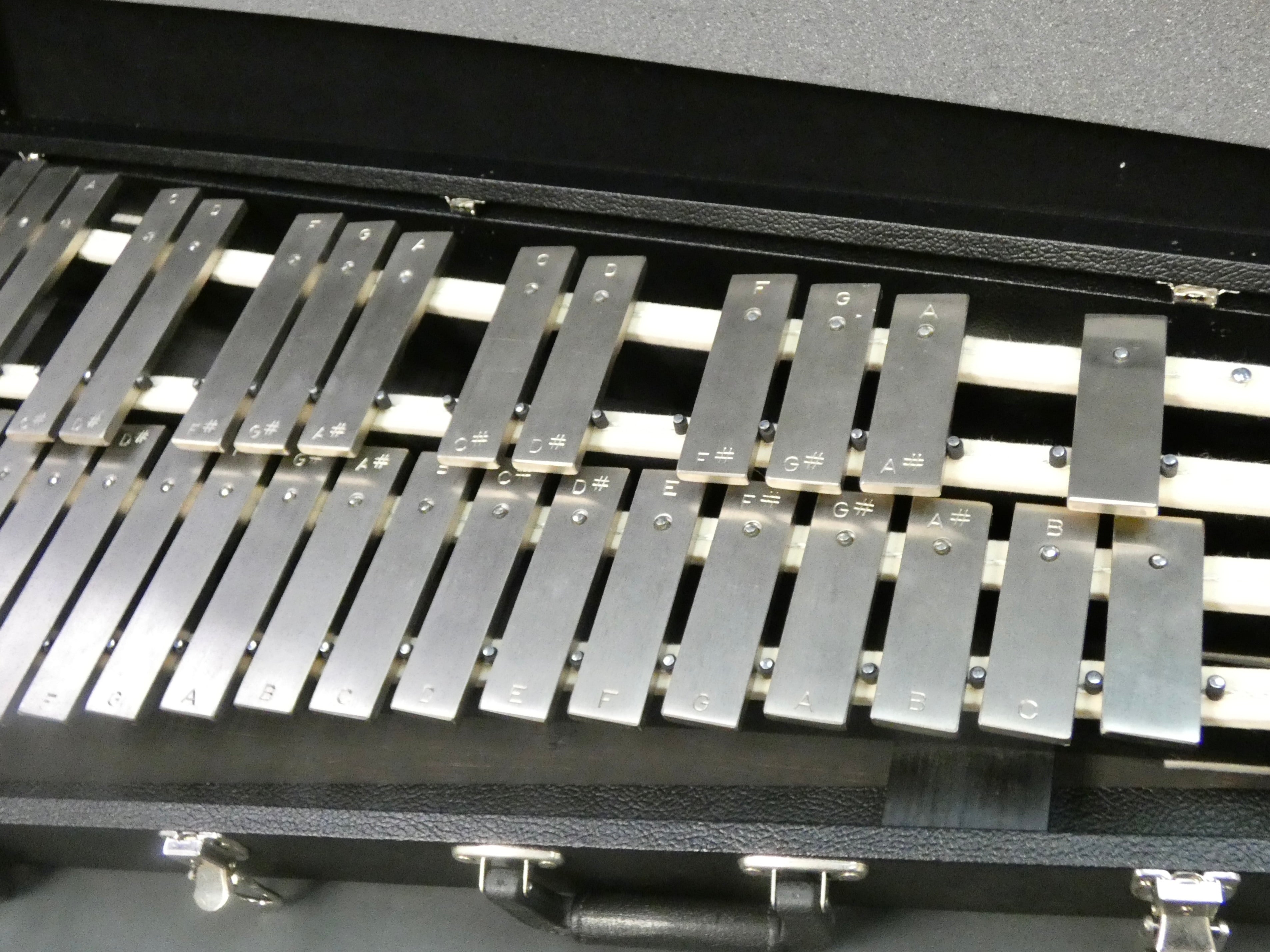Deagan Glockenspiel Orchestral Bells - 2.75 Octave with Transposing Bars