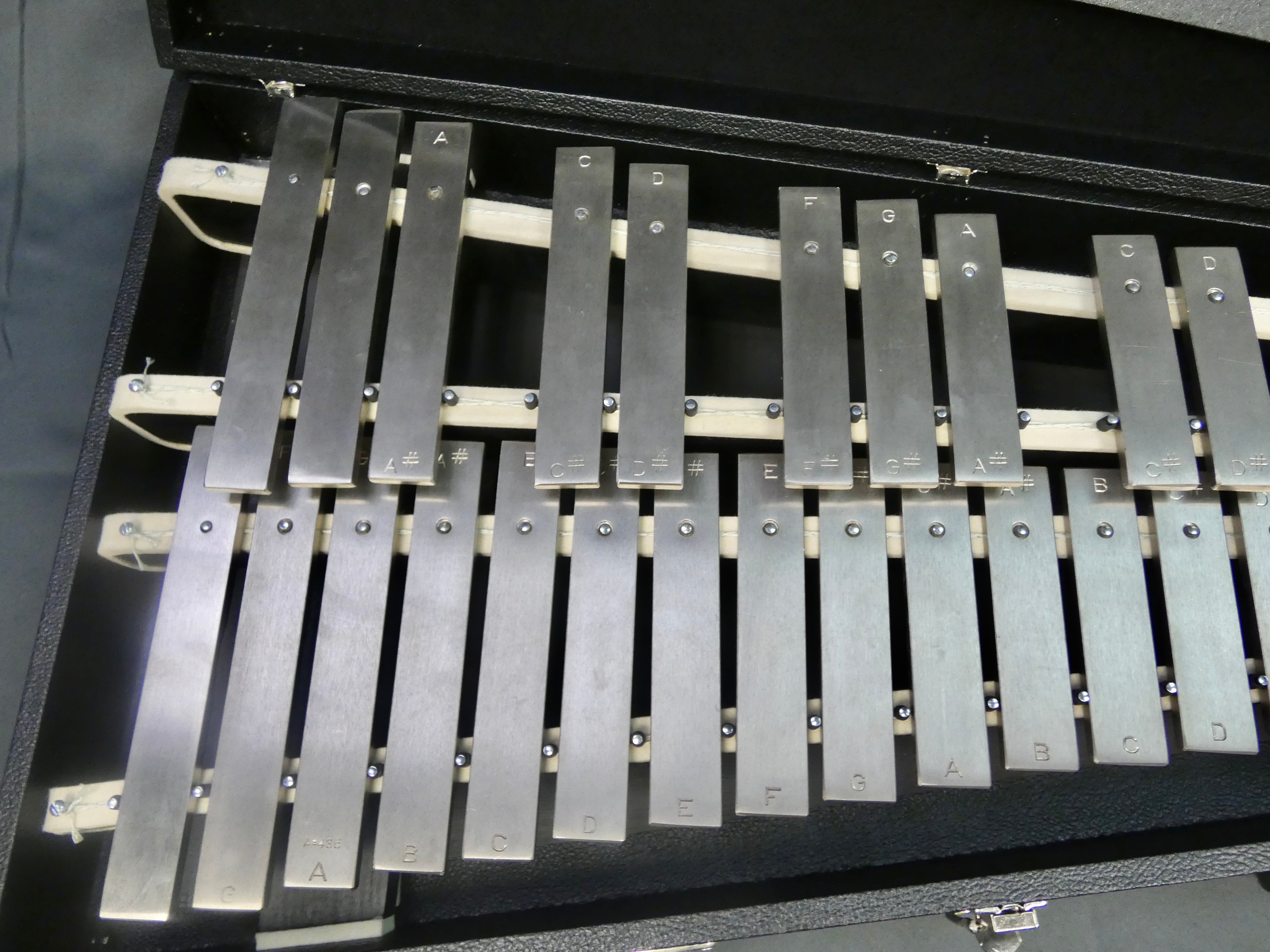 Deagan Glockenspiel Orchestral Bells - 2.75 Octave with Transposing Bars
